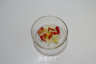 珍珠菇烩芹菜腐竹的做法步骤：5