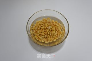 黄豆焖鸡锤的做法步骤：1