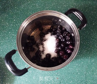 蓝莓酱奶油杯的做法步骤：3