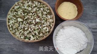 槐花饭的做法步骤：1