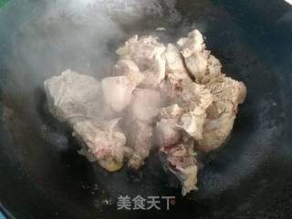番茄口蘑猪骨汤的做法步骤：3
