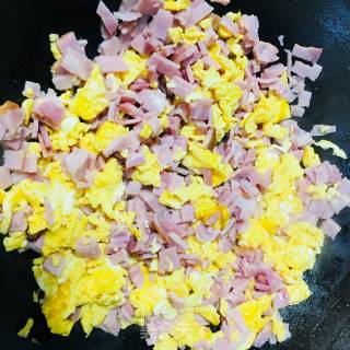 培根蛋炒饭的做法步骤：3