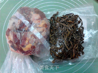 腌豇豆蒸鸡的做法步骤：1