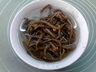 腌豇豆蒸鸡的做法步骤：2