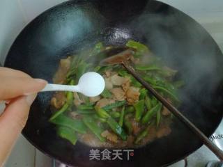 油豆角炒肉的做法步骤：10