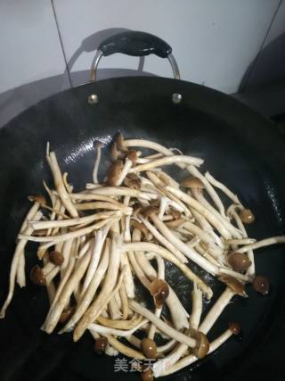 腊肉茶树菇的做法步骤：4