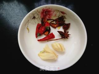 蕃茄炒丝瓜的做法步骤：1