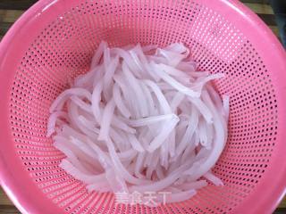 油菜炒绿豆粉皮的做法步骤：3