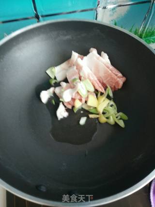 蘑菇炒肉的做法步骤：3
