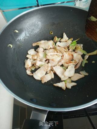 蘑菇炒肉的做法步骤：4