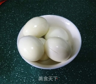 照晓鸡腿烩鸡蛋的做法步骤：3