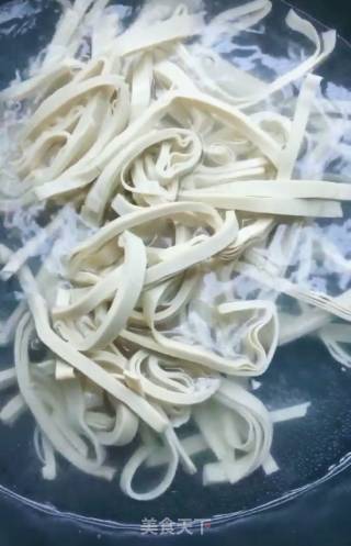 凉拌豆皮丝的做法步骤：3