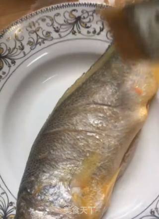 清蒸鱼的做法步骤：2