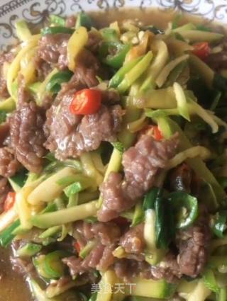西葫芦炒牛肉的做法步骤：7