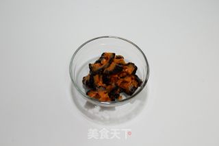 红极参炒茼蒿的做法步骤：2