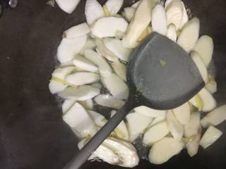 木耳炒山药的做法步骤：5