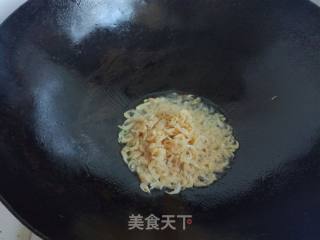 韭菜炒虾皮的做法步骤：5