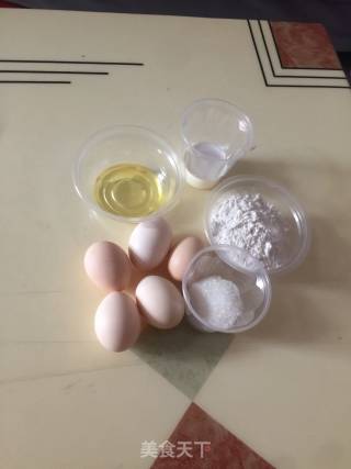 八寸戚风蛋糕的做法步骤：1
