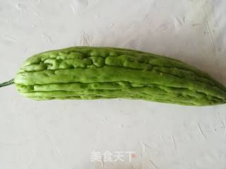猪肉炒苦瓜的做法步骤：1