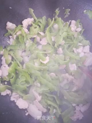 猪肉炒苦瓜的做法步骤：6
