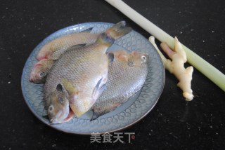 啤酒香焖太阳鱼的做法步骤：1