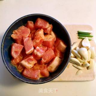 香蒜孜然猪肉粒的做法步骤：3