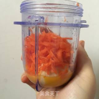 宝宝辅食，香蕉胡萝卜软饼的做法步骤：3