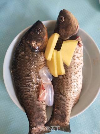 鲫鱼豆腐汤的做法步骤：1