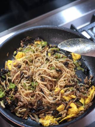 牛肉炒粉的做法步骤：12