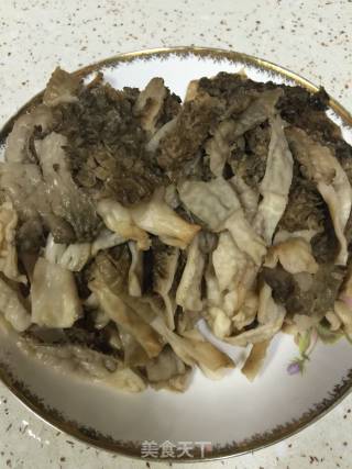 牛肚菌排骨汤的做法步骤：2