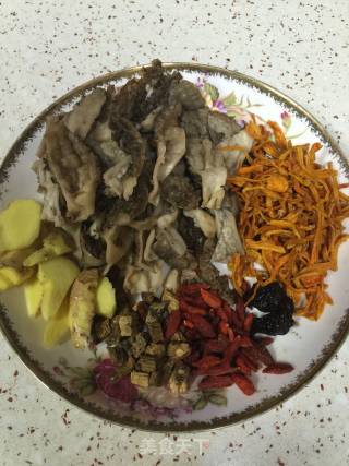 牛肚菌排骨汤的做法步骤：3