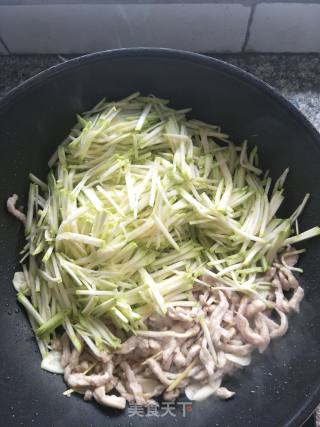 嫩南瓜炒肉丝的做法步骤：6