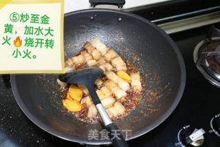 硬菜《红烧肉》，小名五花肉烧萝卜！的做法步骤：5