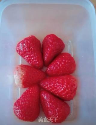 牛奶草莓布丁的做法步骤：2