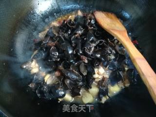 青红辣椒木耳烧鸡的做法步骤：11