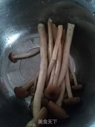 猪肚猪皮炖鸡的做法步骤：5
