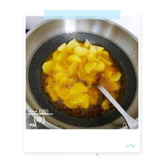 干锅腊肠的做法步骤：2