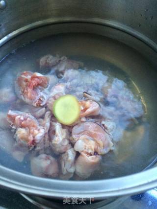 三杯鸡的做法步骤：2
