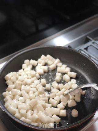 牛肉炒年糕粒的做法步骤：6