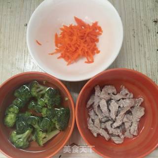 宝宝辅食：素肉饼的做法步骤：1