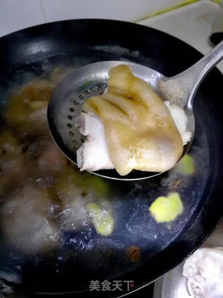 麻辣猪蹄，好吃到怀疑人生！的做法步骤：3