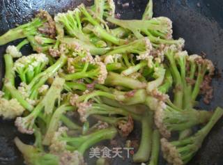 虾酱蒜蓉炒菜花的做法步骤：5