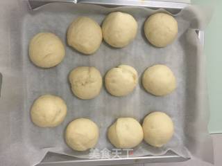 不用面包机和手揉的蜂蜜牛奶小餐包的做法步骤：6