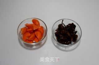 榛蘑炖鸡腿的做法步骤：4