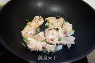 榛蘑炖鸡腿的做法步骤：7