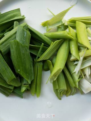 彩椒蒜苗炒腊板鸭的做法步骤：4