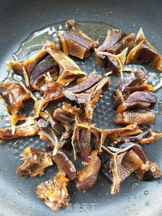 彩椒蒜苗炒腊板鸭的做法步骤：9
