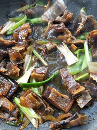 彩椒蒜苗炒腊板鸭的做法步骤：12