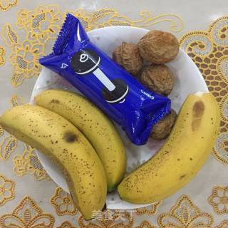 香蕉核桃零食杯的做法步骤：1