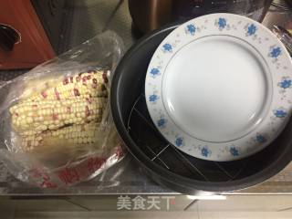 蒸玉米的做法步骤：1